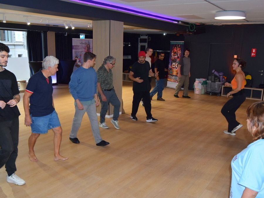 A latin dance class at Studio 28 in Brussels, students in a line learning the steps.